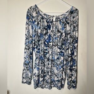 Women’s long sleeve floral patterned top